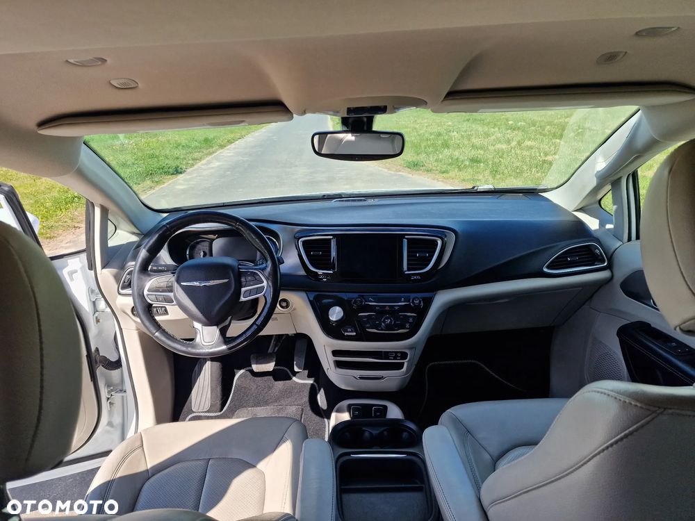 Chrysler Pacifica - 20