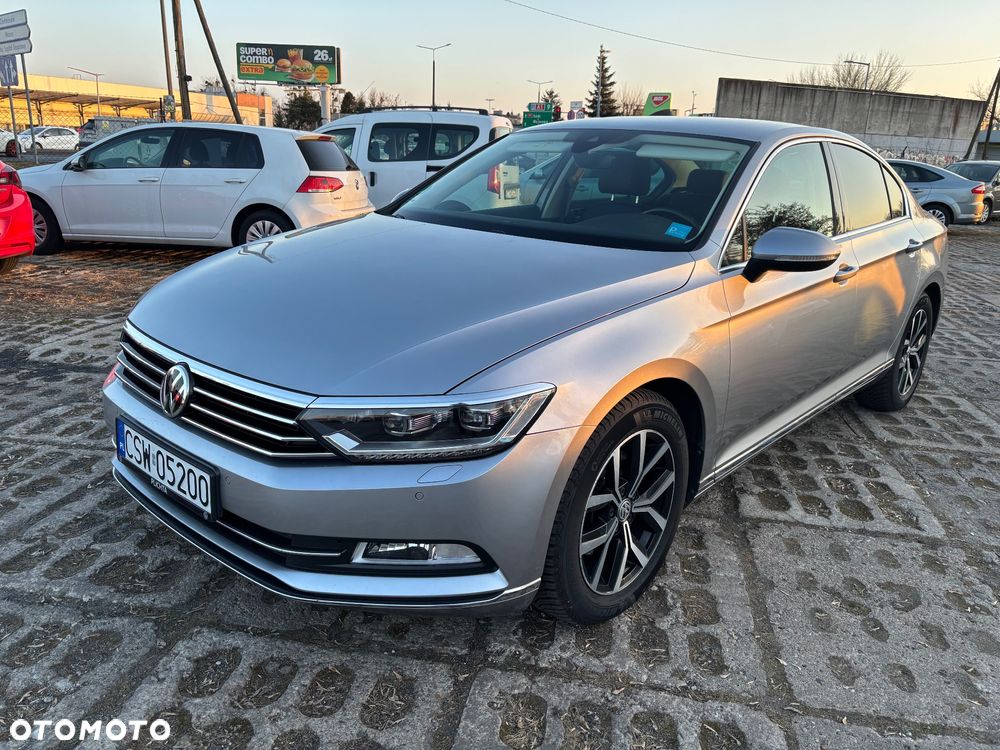 Volkswagen Passat - 1