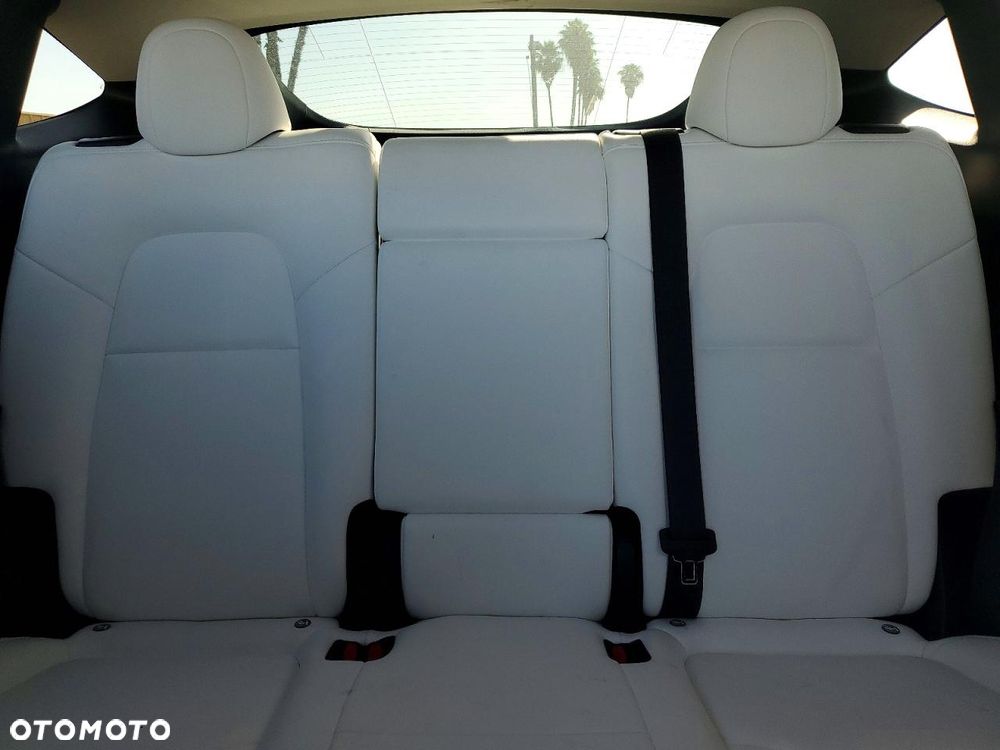 Tesla Model Y Long Range Dual Motor AWD - 12