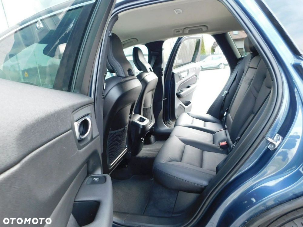 Volvo XC 60 D4 Momentum Pro - 11