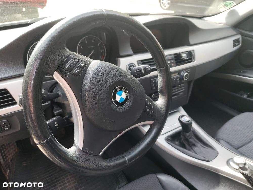 BMW Seria 3 318i - 11