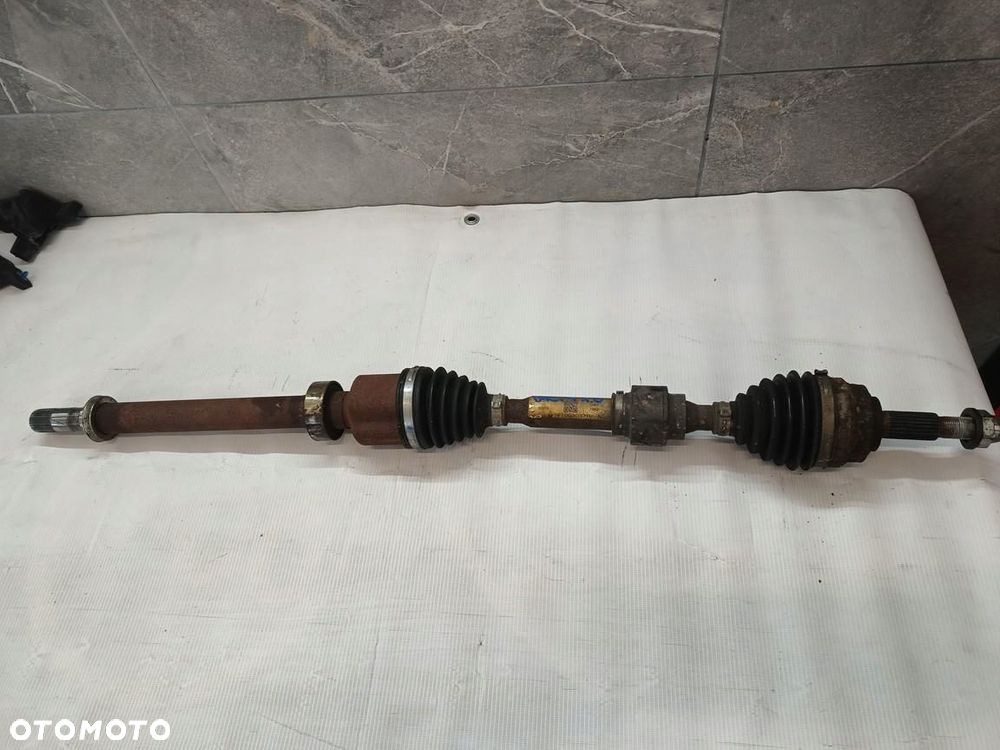 dacia sandero stepway iii 21r- 1.0 tce półoś prawy przód 391003037r - 1