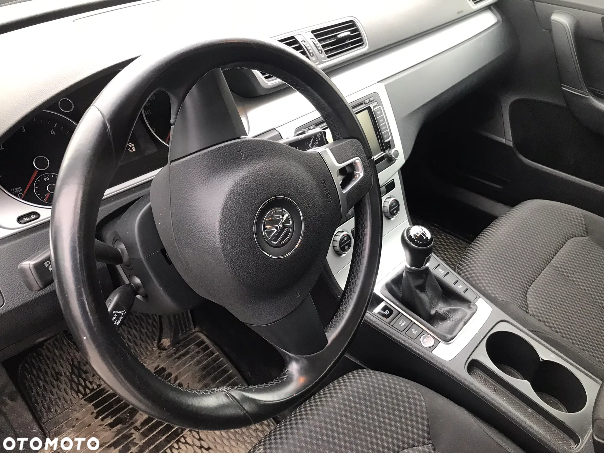 Volkswagen Passat 1.6 TDI Comfortline - 8