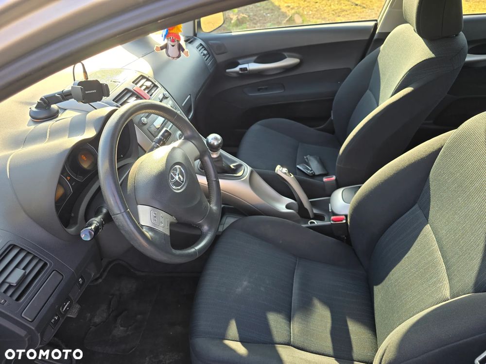 Toyota Auris 2.0 D-4D 2010 - 11