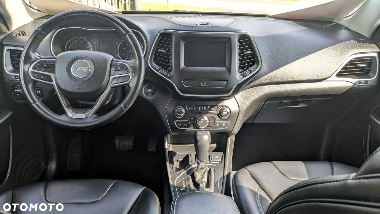 Jeep Cherokee - 29