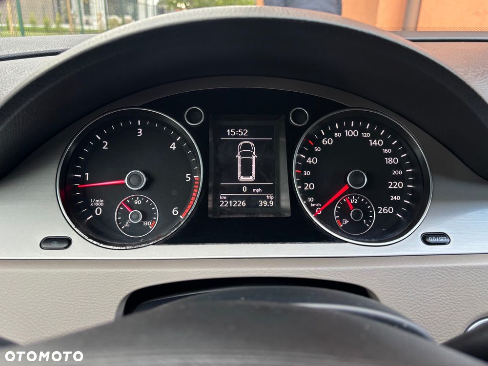 Volkswagen Passat 1.6 TDI DPF BlueMot Comfortline - 18