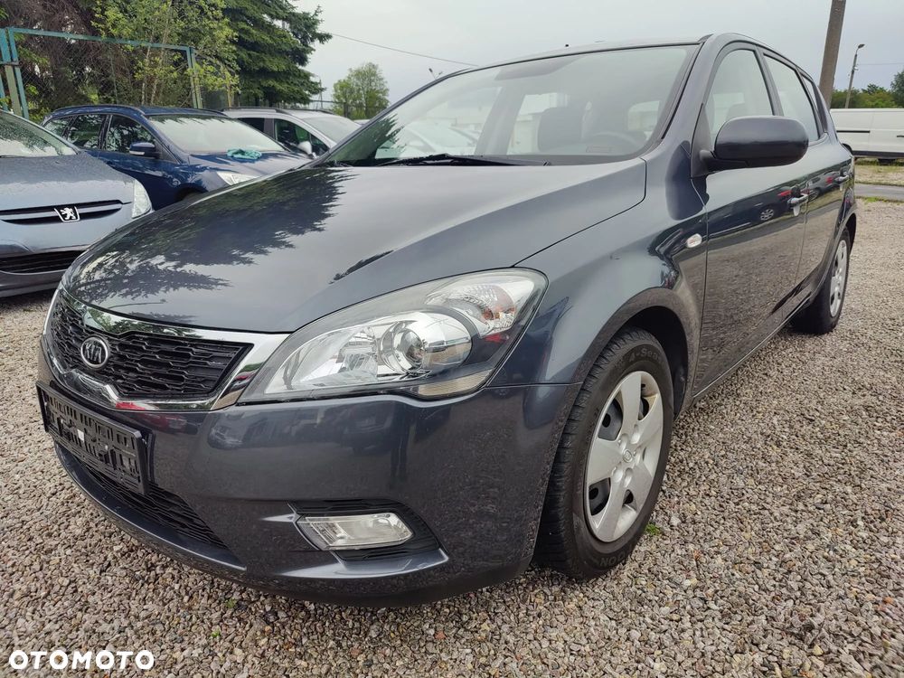 Kia Ceed - 16