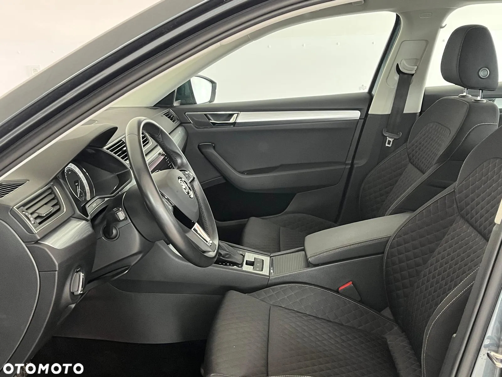 Skoda Superb 2.0 TDI SCR Ambition DSG - 17