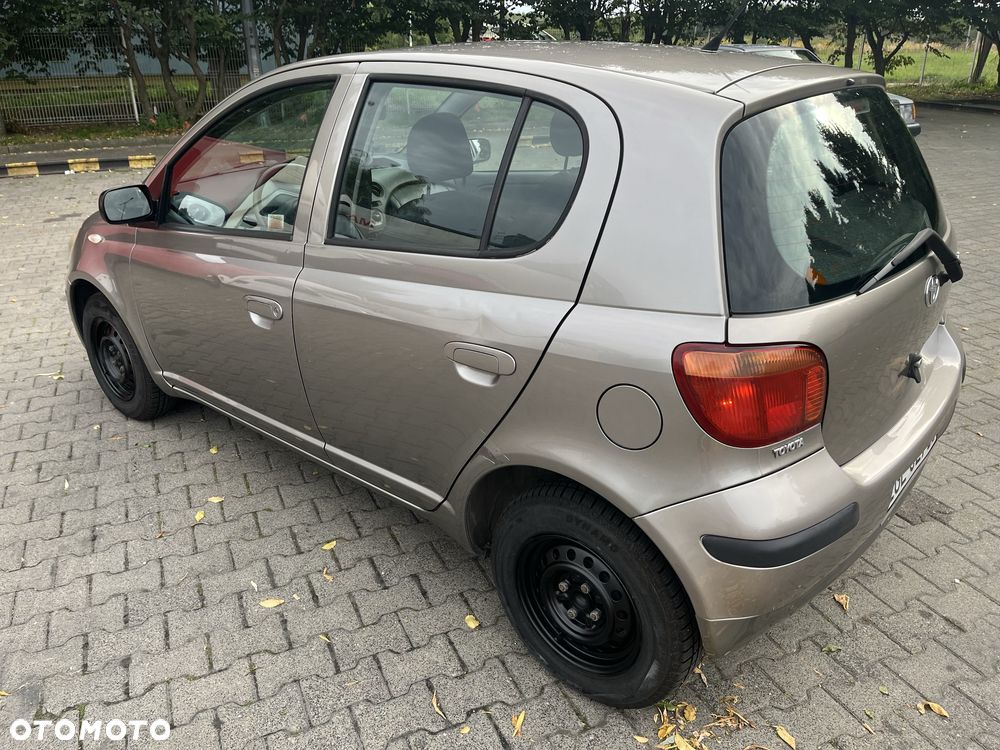 Toyota Yaris - 4