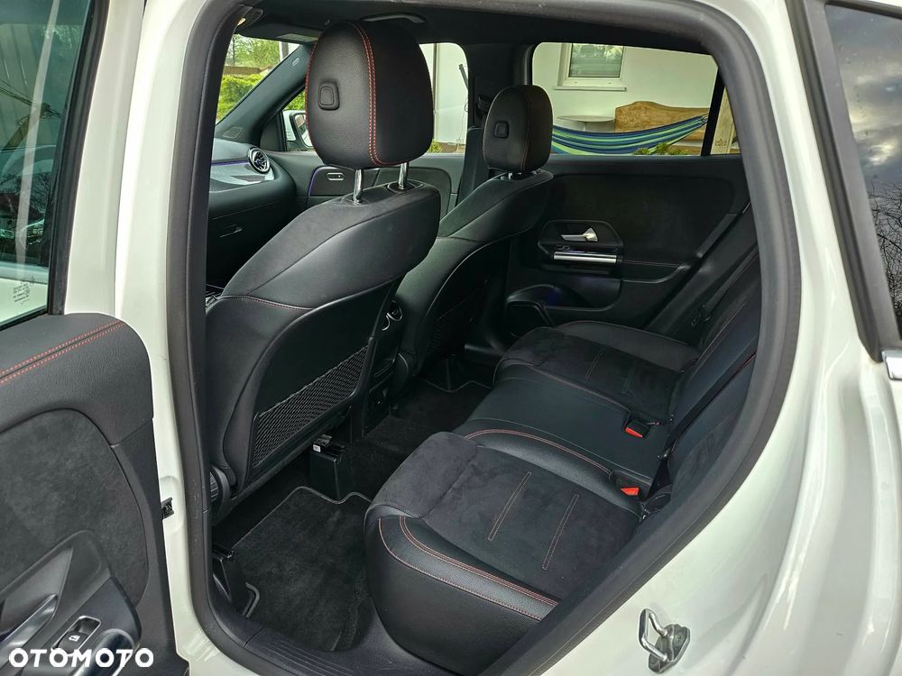 Mercedes-Benz GLA 180 AMG Line - 16