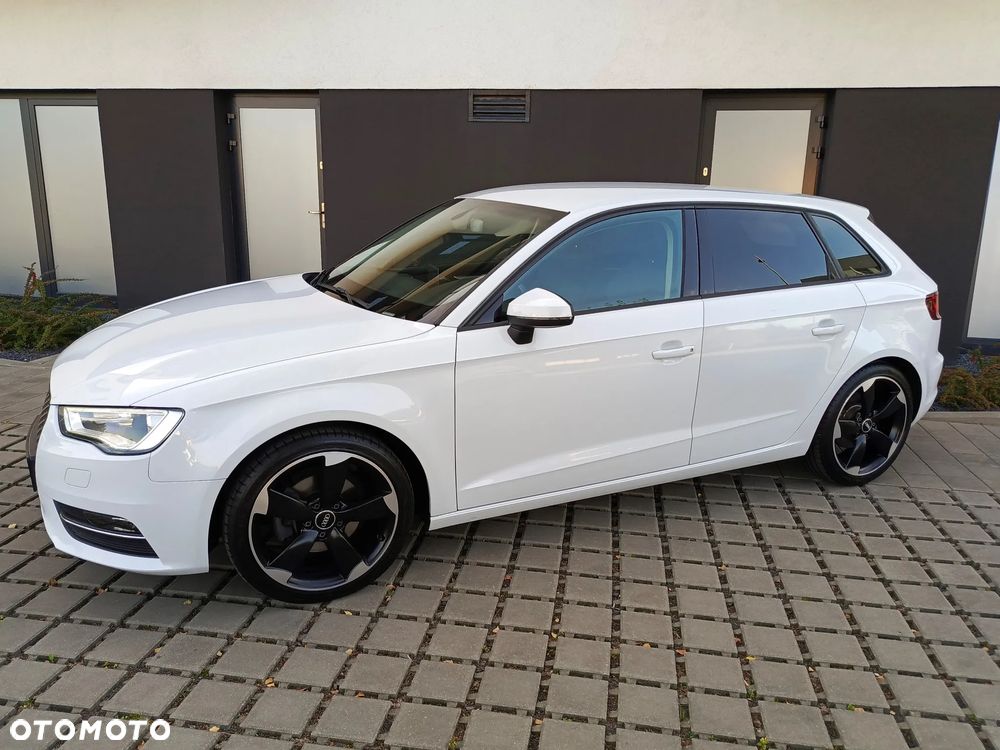 Audi A3 Sportback - 1