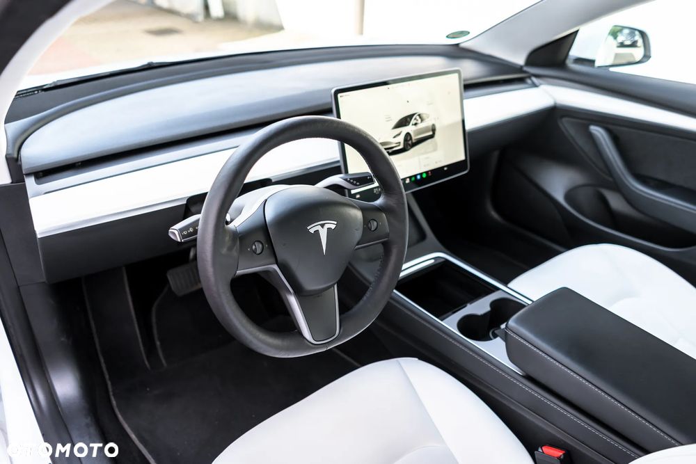 Tesla Model 3 AWD - 7