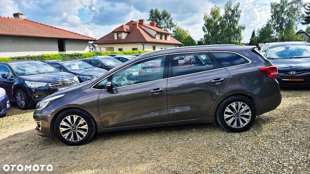 Kia Ceed 1.6 GDI ISG SW Platinum Edition - 23