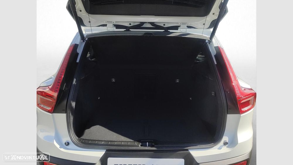 Volvo XC 40 2.0 B3 Plus Dark - 17
