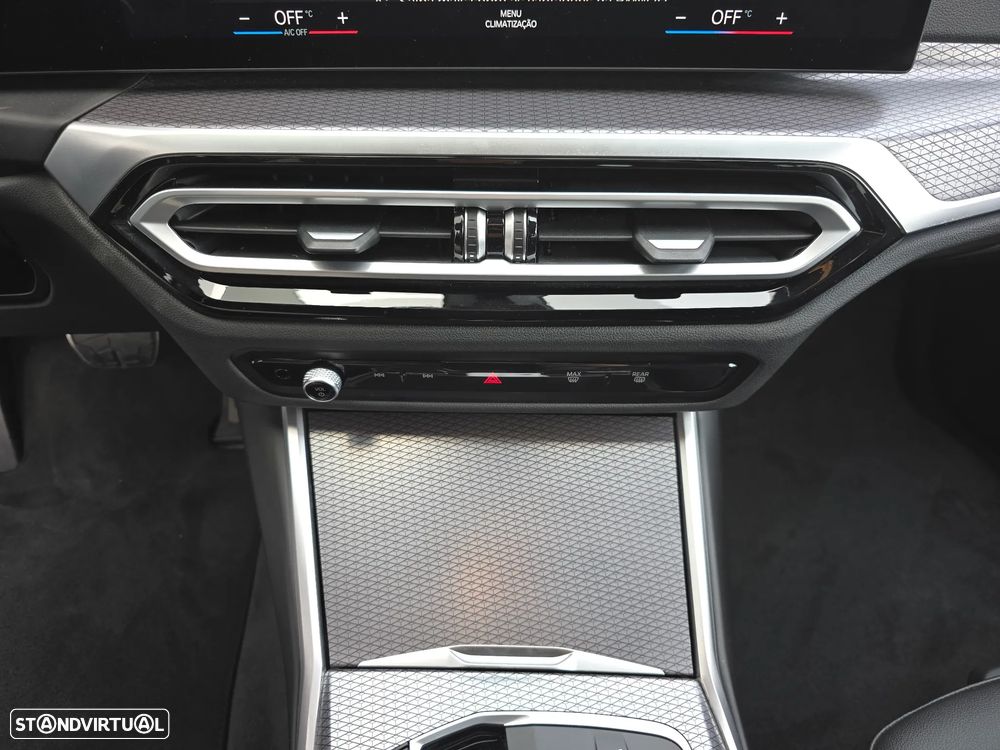 BMW 320 d Pack Desportivo M Auto - 26