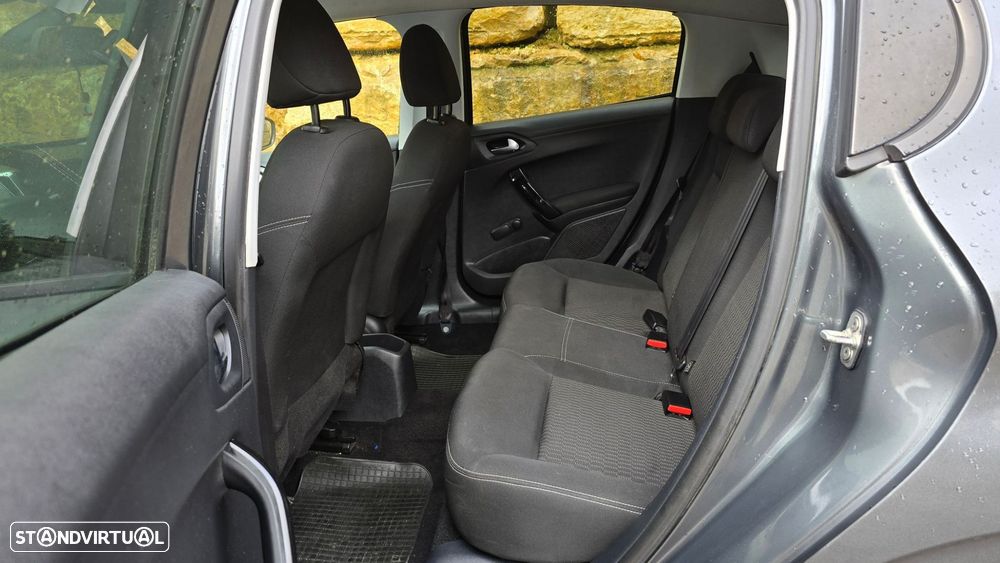 Peugeot 208 1.2 PureTech Style - 40