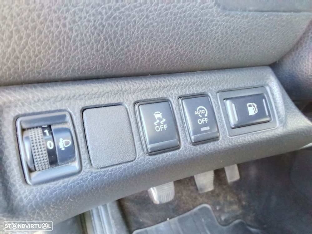 Nissan Navara 2.3 dCi CD 4WD Tekna - 14
