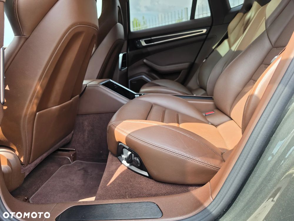 Porsche Panamera 4 Platinum Edition - 28