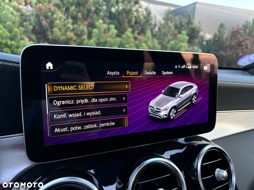 Mercedes-Benz GLC 300 e 4Matic 9G-TRONIC AMG Line - 27