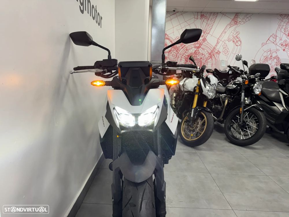 Honda CB 750 Hornet - 4