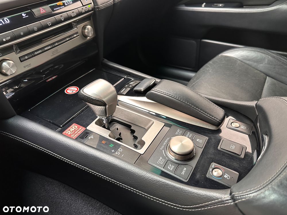Lexus LS 600h F Sport - 32