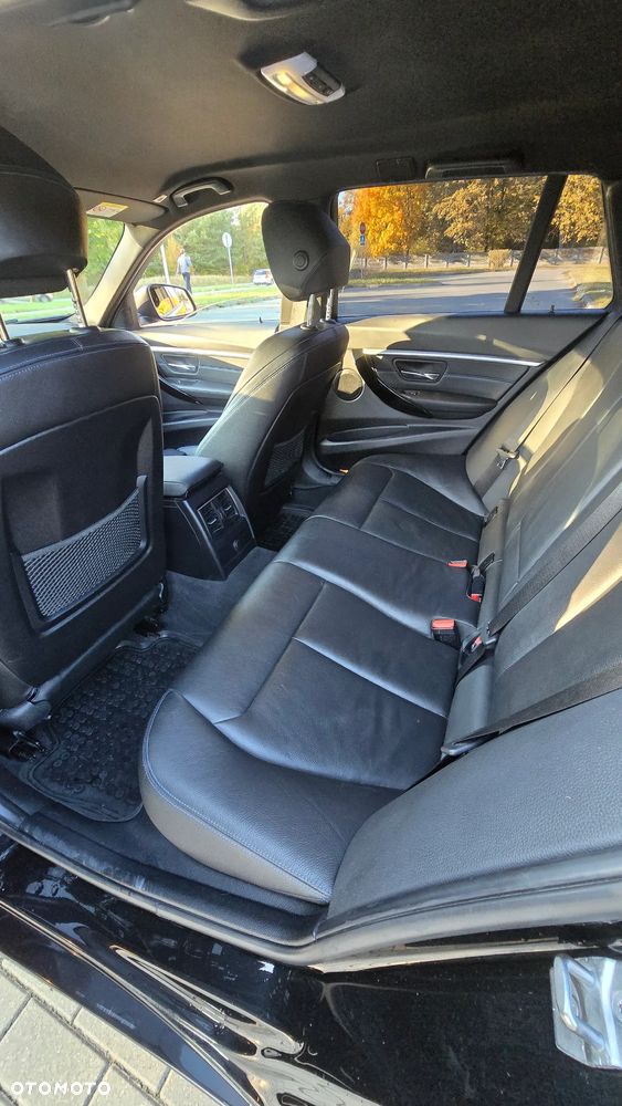 BMW Seria 3 320d M Sport - 11