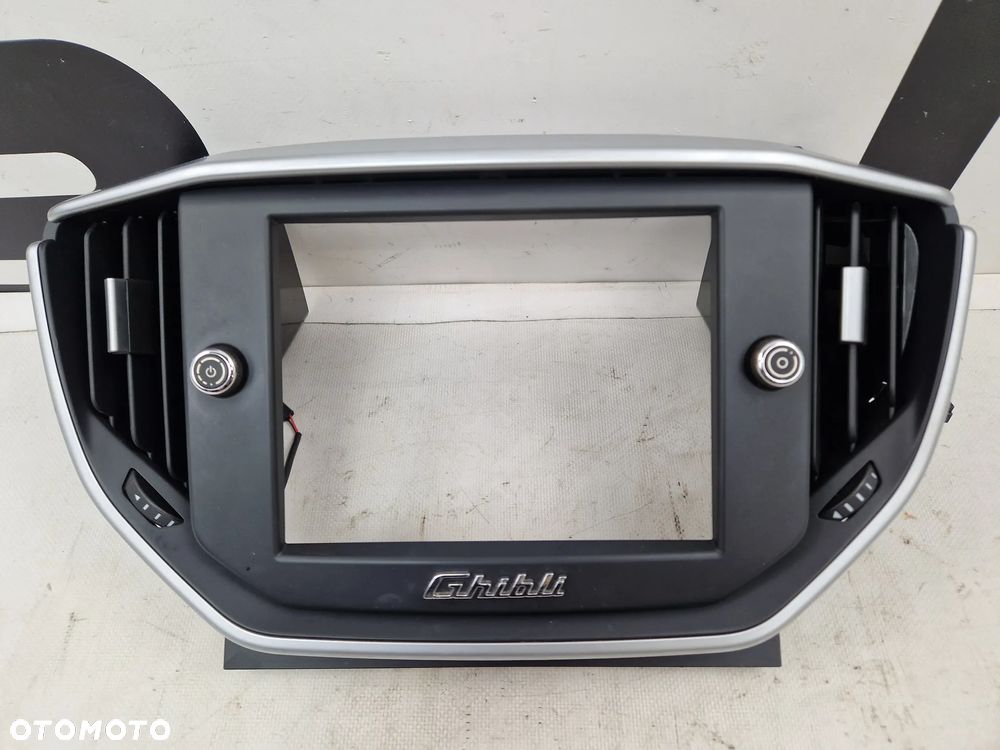 RAMKA MONITORA WYŚWIETLACZA MASERATI GHIBLI - 1