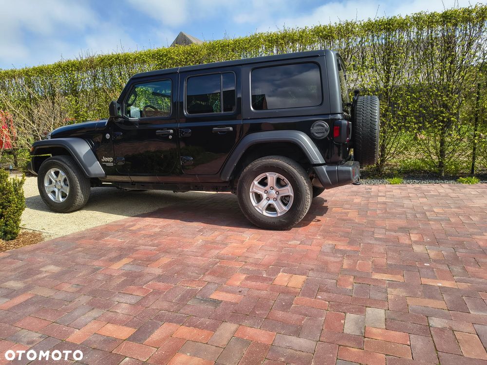 Jeep Wrangler - 12