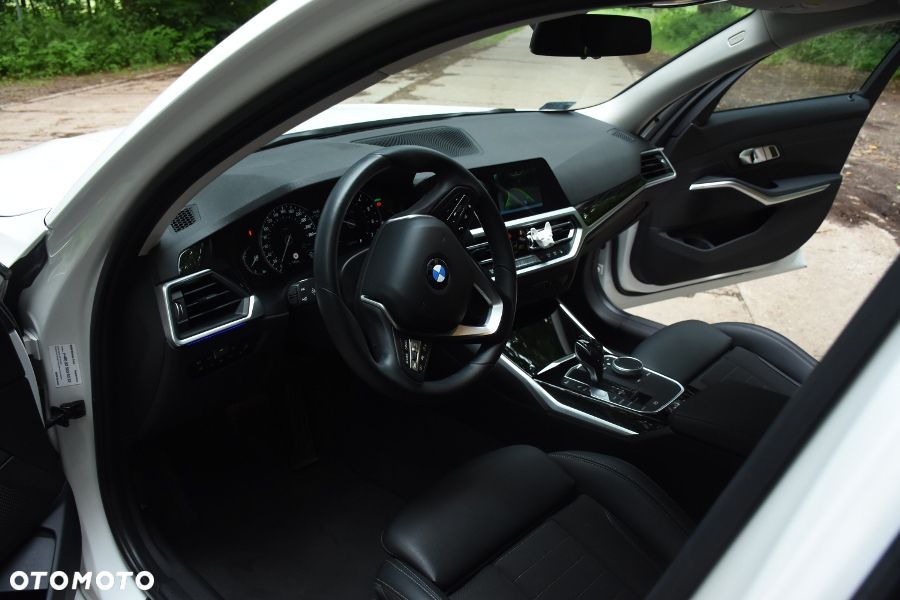 BMW Seria 3 320i - 13