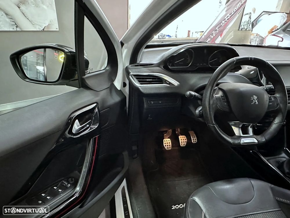 Peugeot 2008 1.2 PureTech GT Line - 26