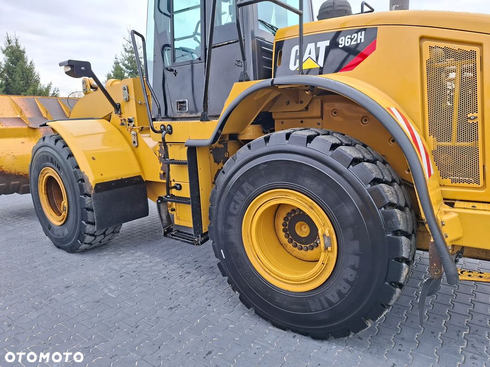 Caterpillar CAT 962H Rok 2010 - 4