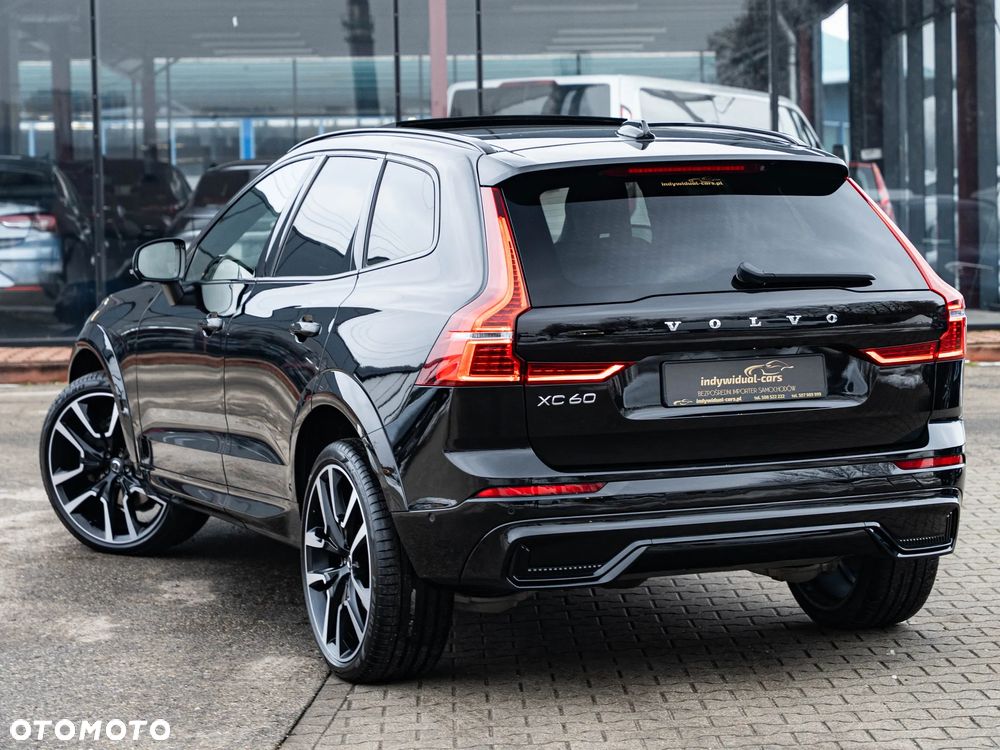 Volvo XC 60 B4 D AWD Plus Dark - 4