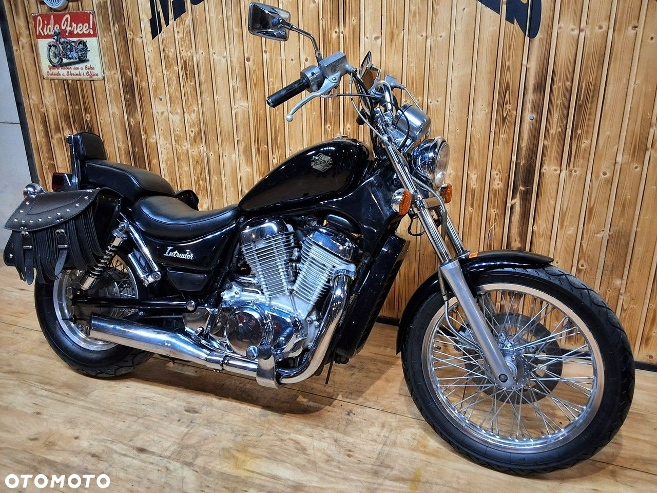 Suzuki Intruder - 16