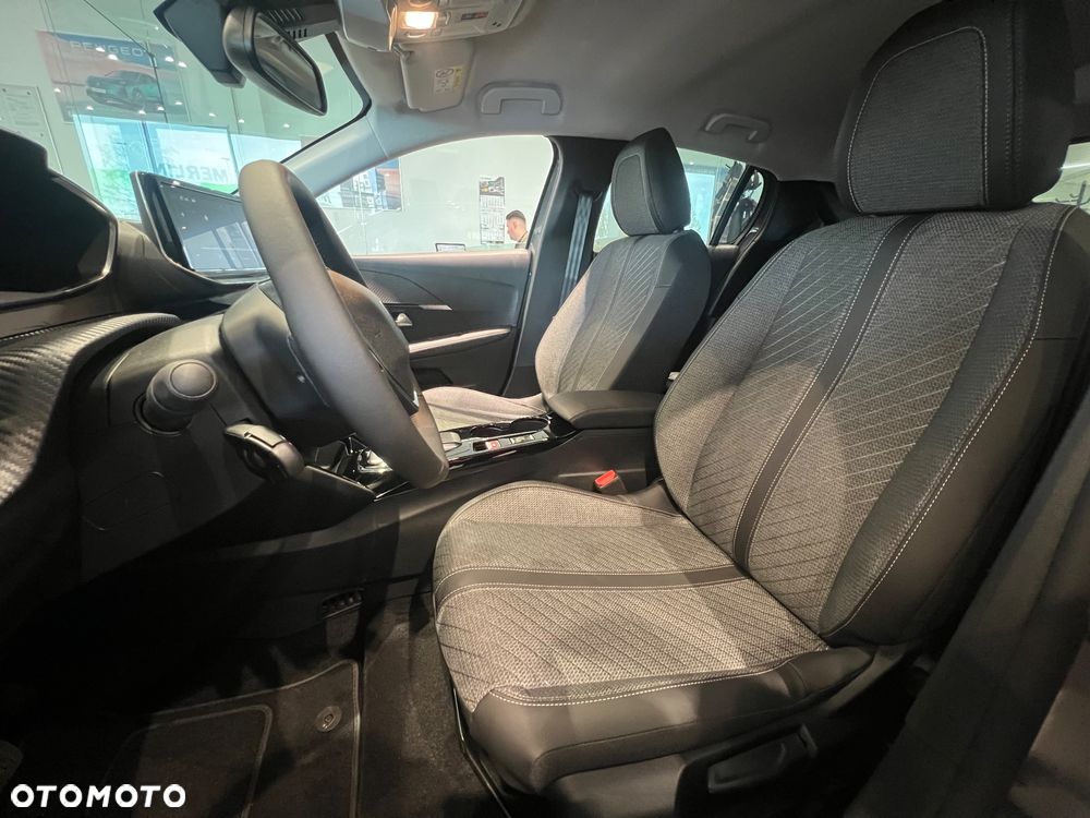 Peugeot 208 50kWh Allure - 11
