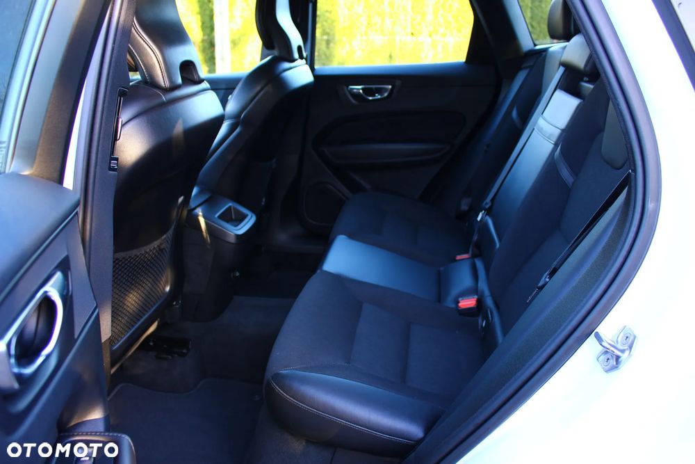 Volvo XC 60 D4 Momentum Pro - 34