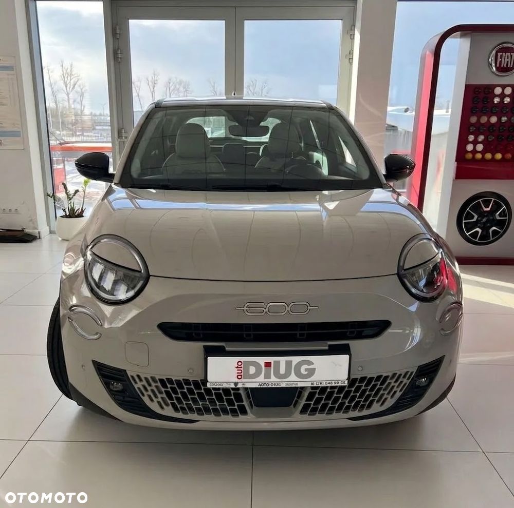 Fiat 600 1.2 Turbo Icon eDCT - 2