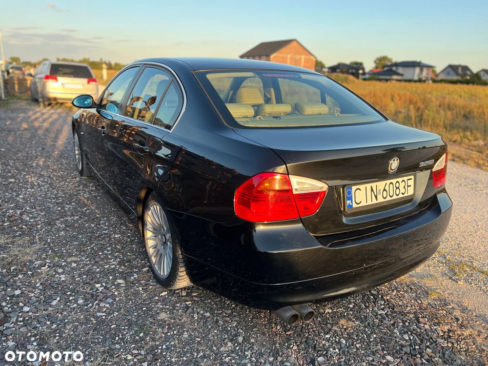 BMW Seria 3 325i - 4