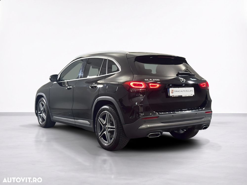 Mercedes-Benz GLA ver-250-4matic-7g--dct-amg-line - 4