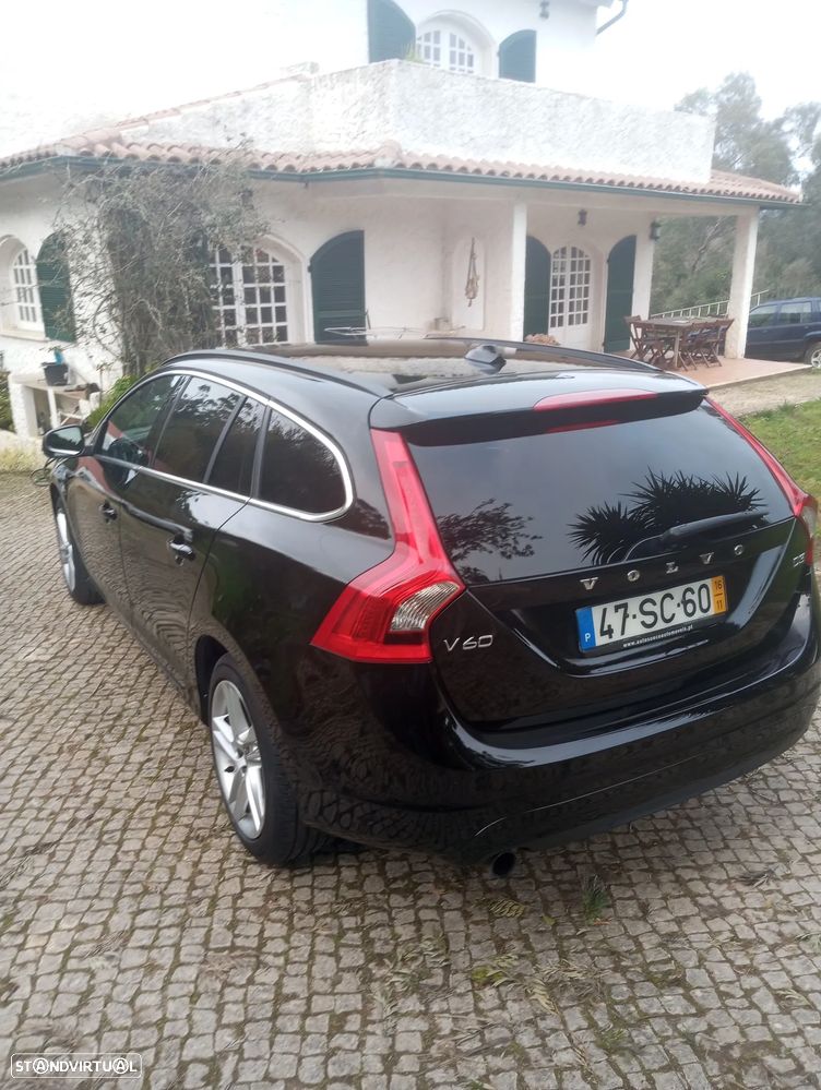 Volvo V60 2.0 D3 Kinetic - 4