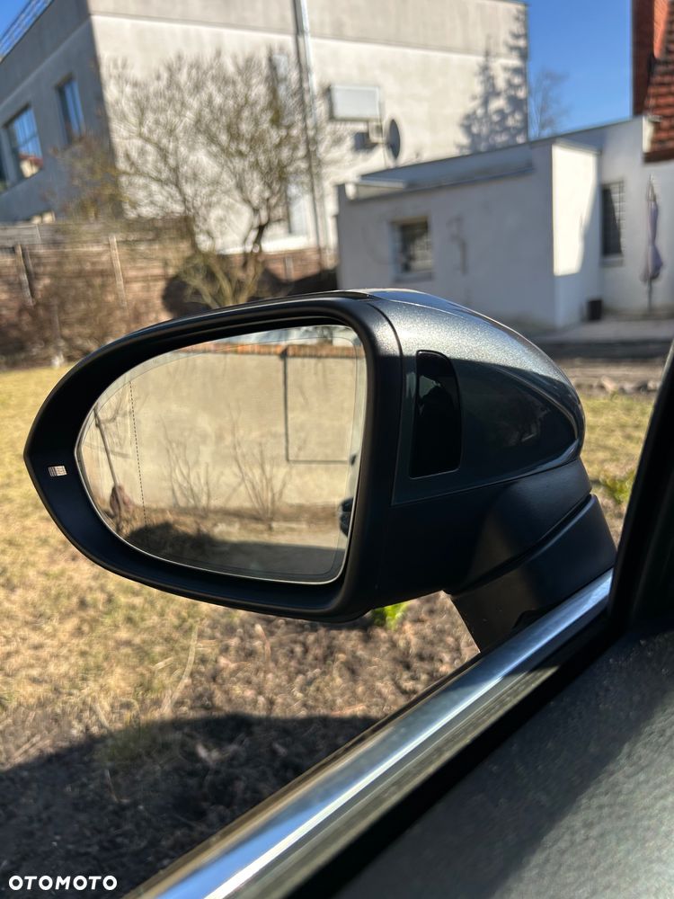 Volkswagen Passat - 20