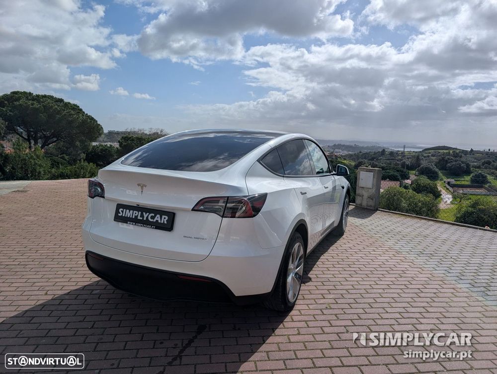 Tesla Model Y - 4