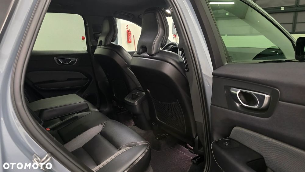 Volvo XC 60 B4 B Plus Dark - 18