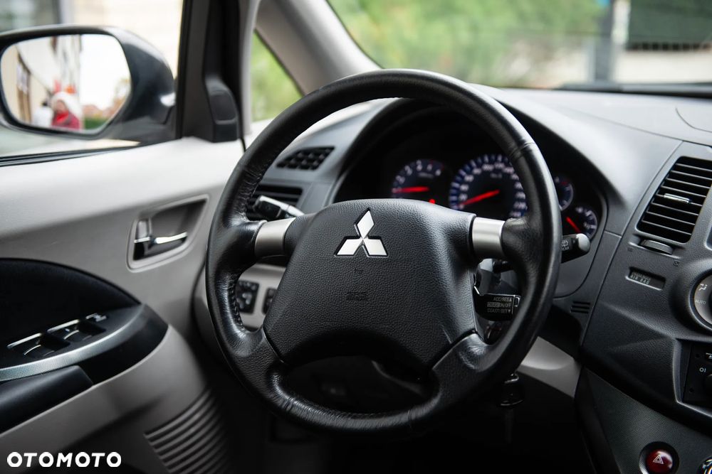 Mitsubishi Grandis 2.0 DI-D 6-Sitzer Intense - 29