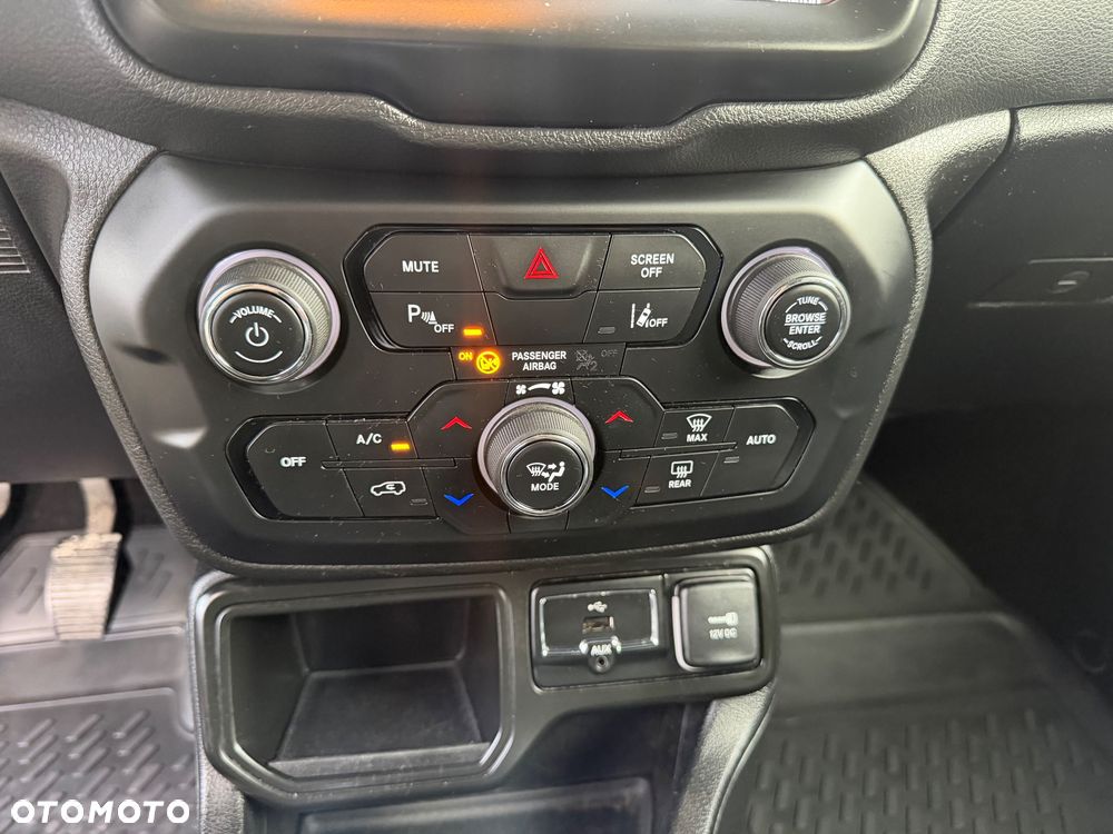 Jeep Renegade - 30