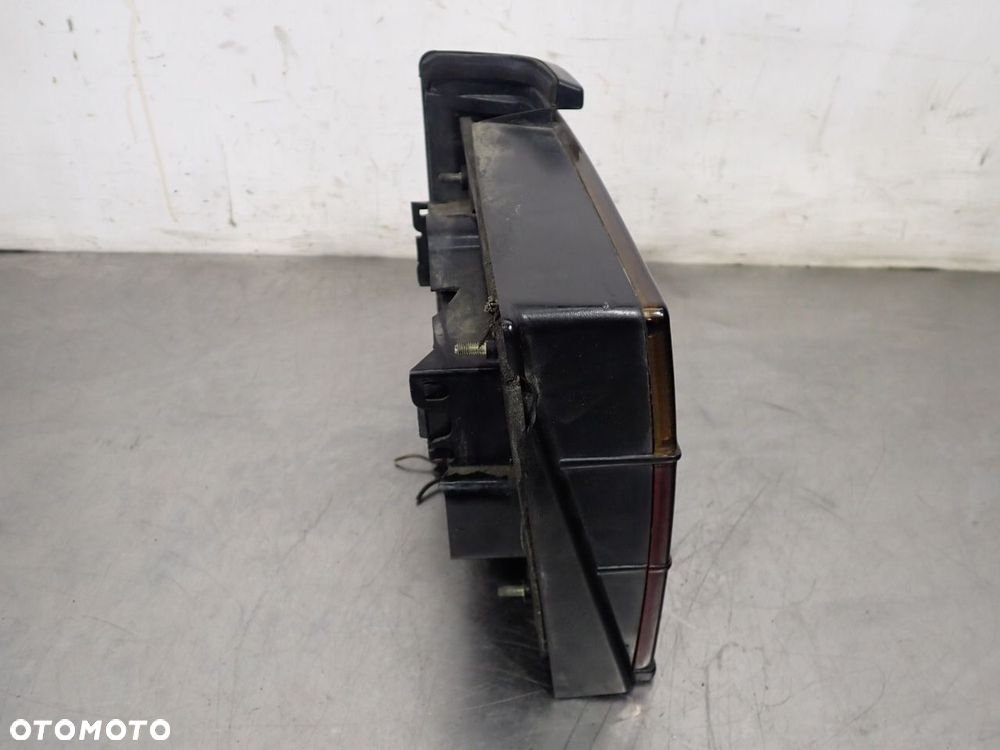 LAMPA PRAWA TYLNA VOLKSWAGEN JETTA II LIFT - 8