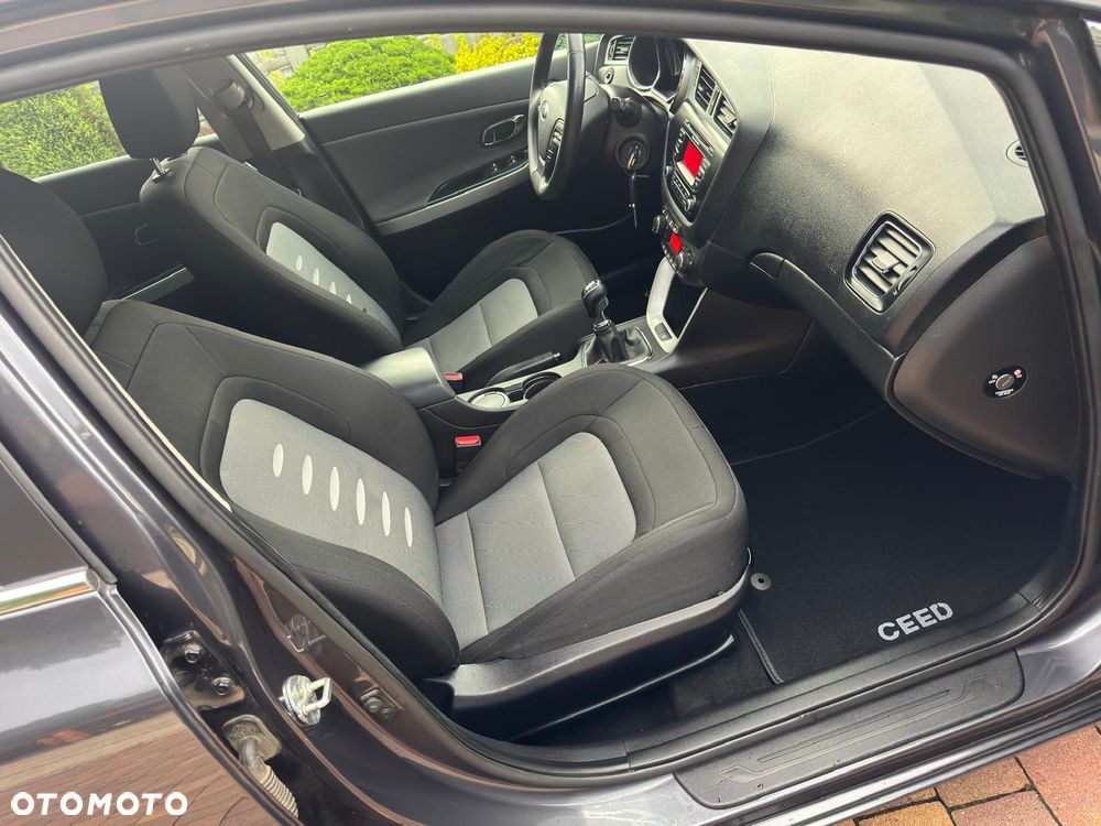 Kia Ceed - 8