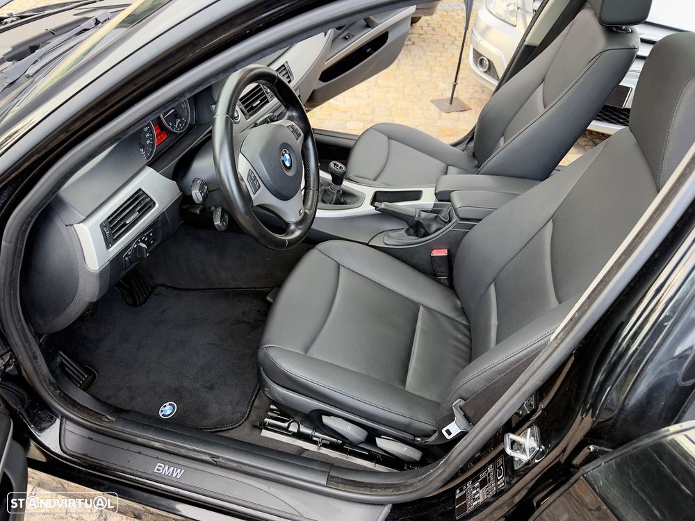 BMW 320 d Exclusive - 35