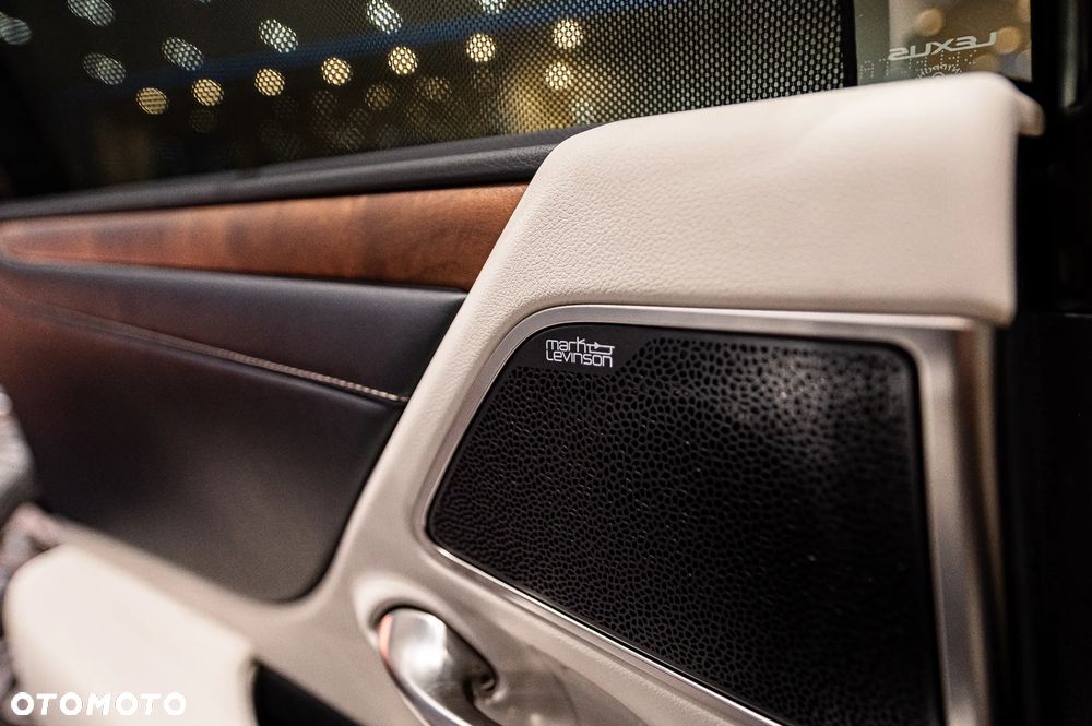 Lexus ES 300h Omotenashi - 18