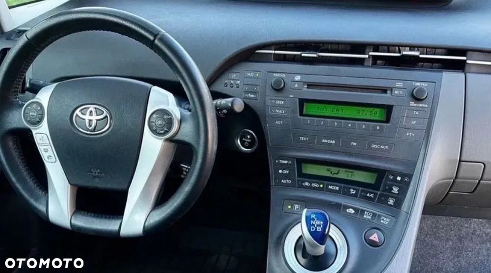 Toyota Prius 1.8 HSD Sol - 9