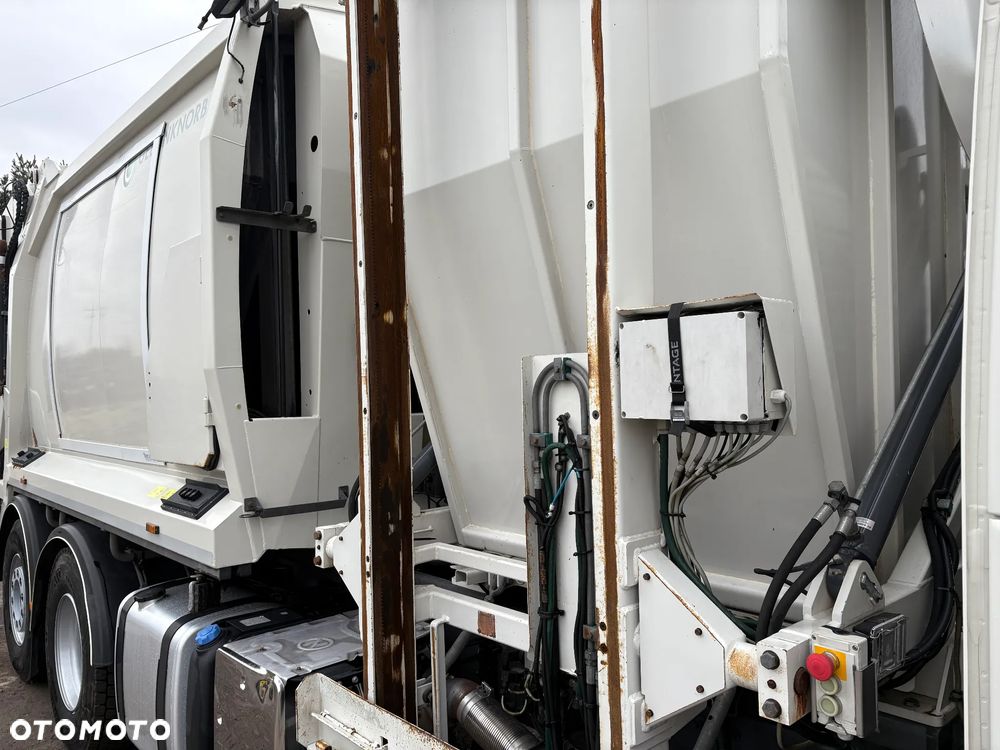 Volvo FM 330 EEV 6x2 / śmieciarka / 3 komory - 15